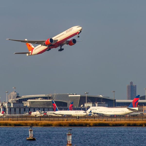 20 Biggest Airports in the U.S., Ranked by Size