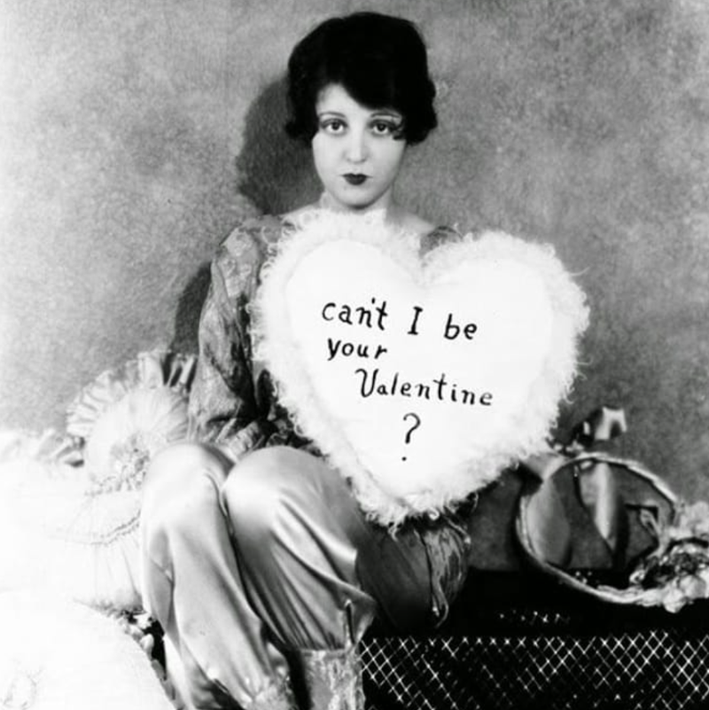 1920s girl with heart