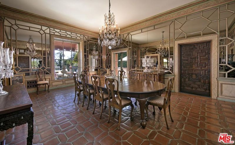1920s-style dining room