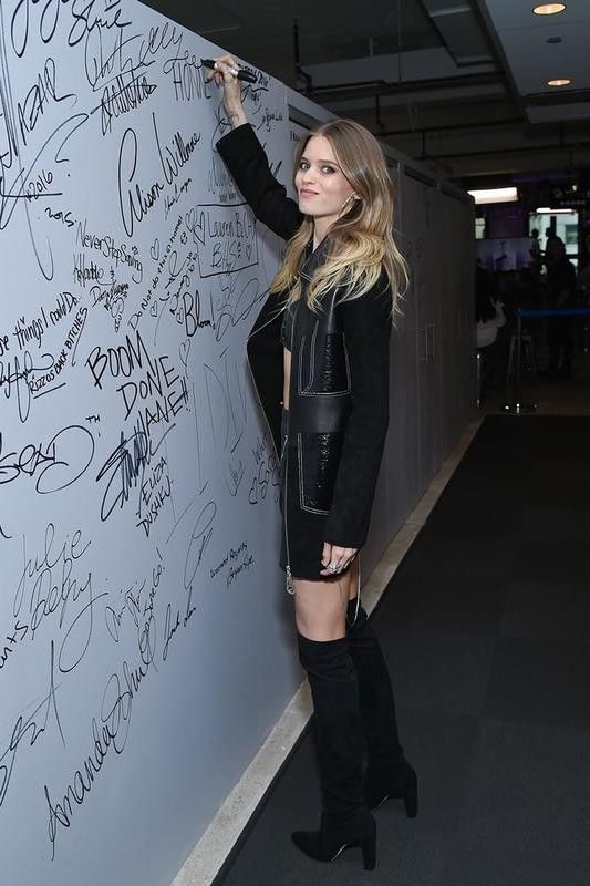Abbey Lee is a tall actress