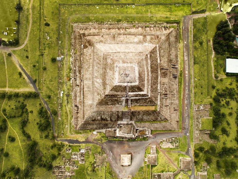 Aerial view of the Pyramids of the Sun in Teotihuacan, México.