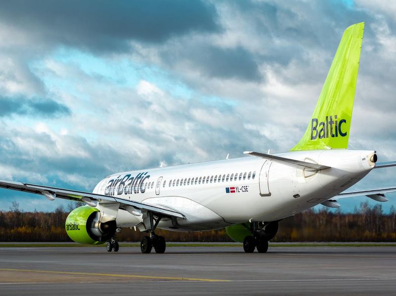 AirBaltic Airbus A220