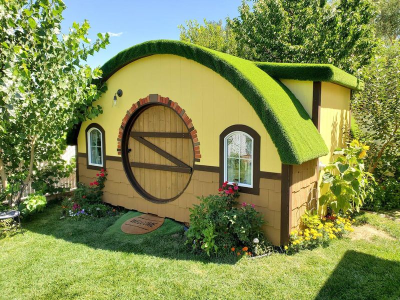 Airbnb Hobbit Hole in Utah
