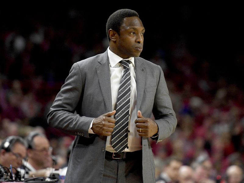 Alabama coach Avery Johnson watches the action