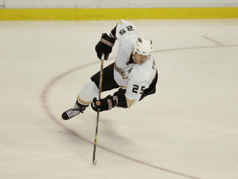 Anaheim Ducks defenseman Chris Pronger skates against Detroit Red Wings
