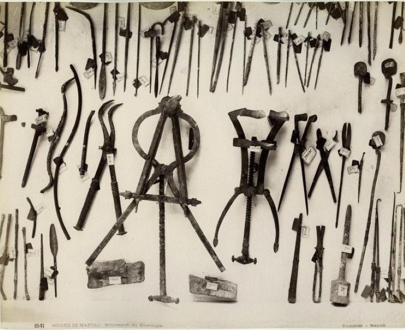 Ancient roman surgical instruments