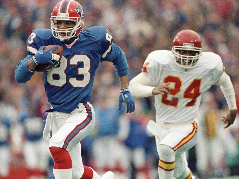Andre Reed runs with the ball