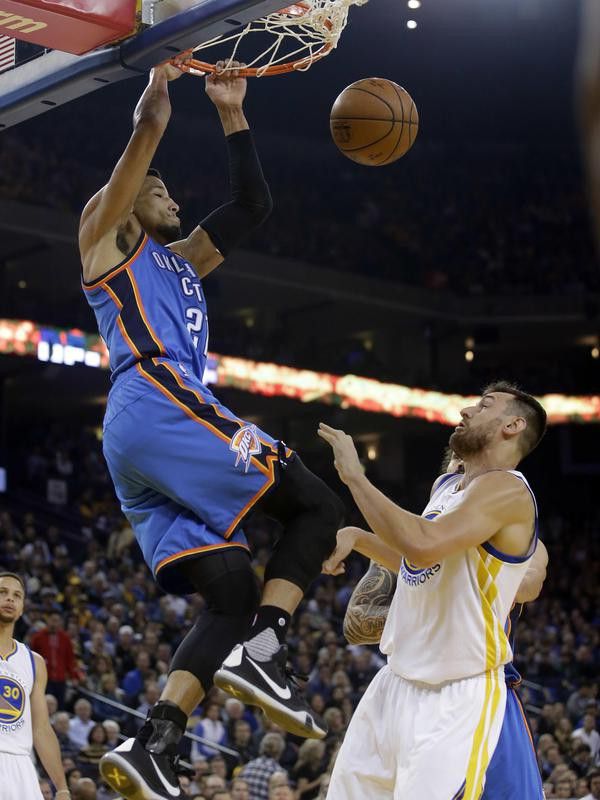 Andre Roberson dunks
