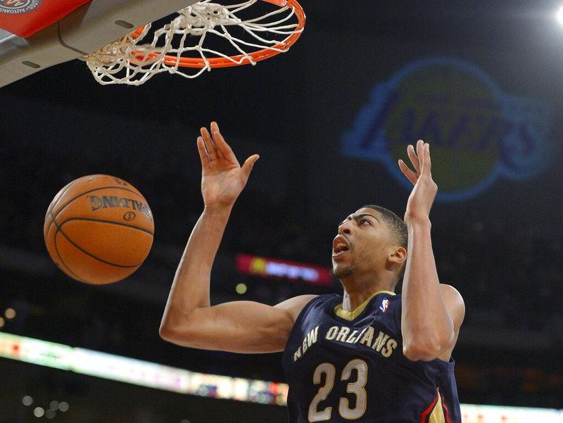Anthony Davis playing with New Orleans Pelicans