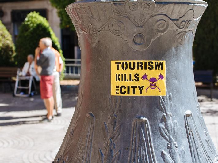 Anti tourist sticker