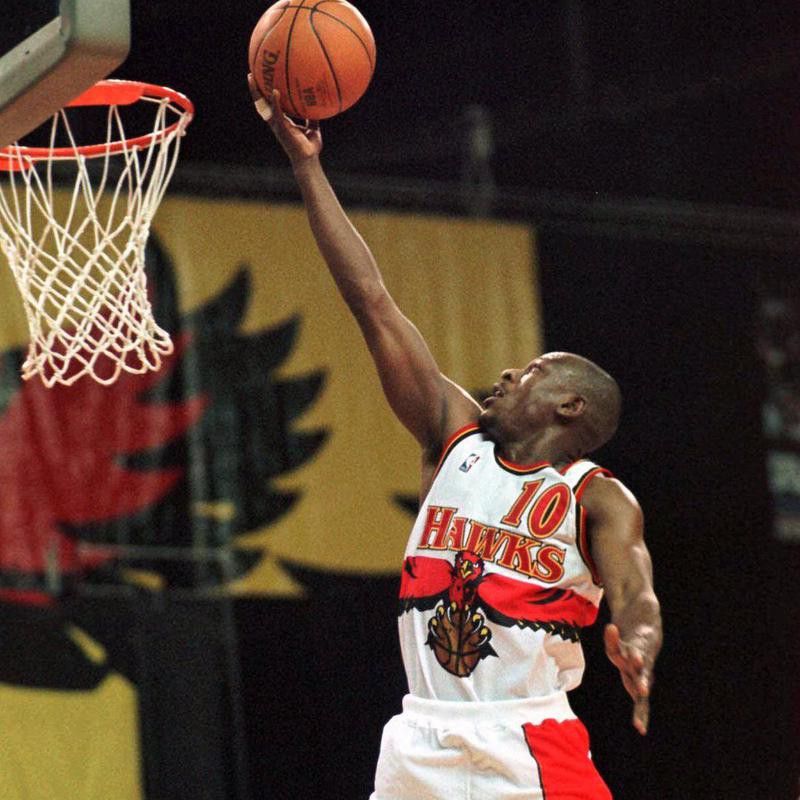 Atlanta Hawks guard Mookie Blaylock drives to basket