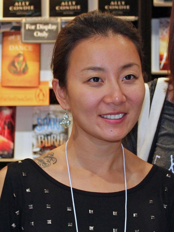 Author Marie Lu
