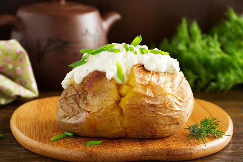 Baked potato with sour cream