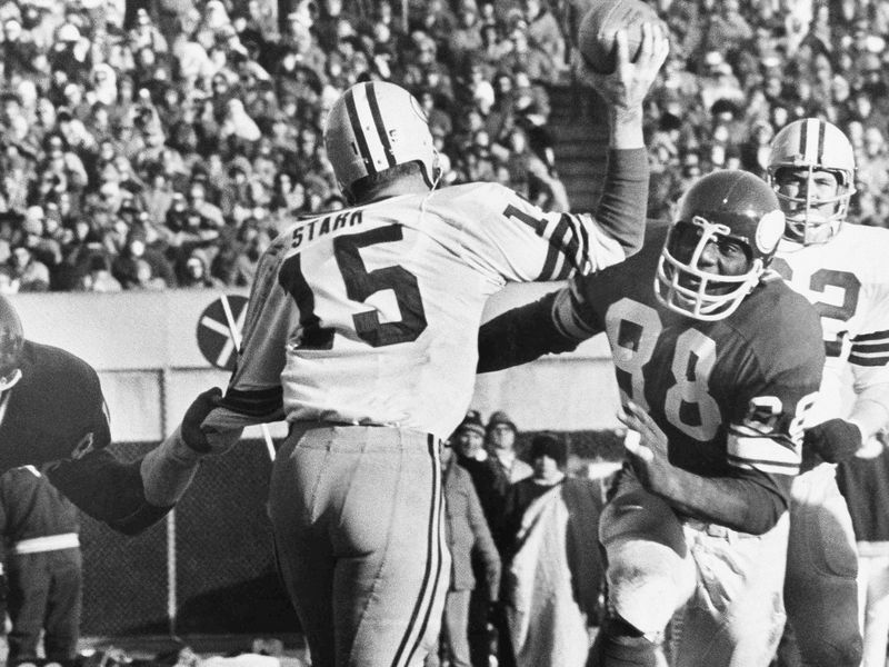 Bart Starr looks for Alan Page