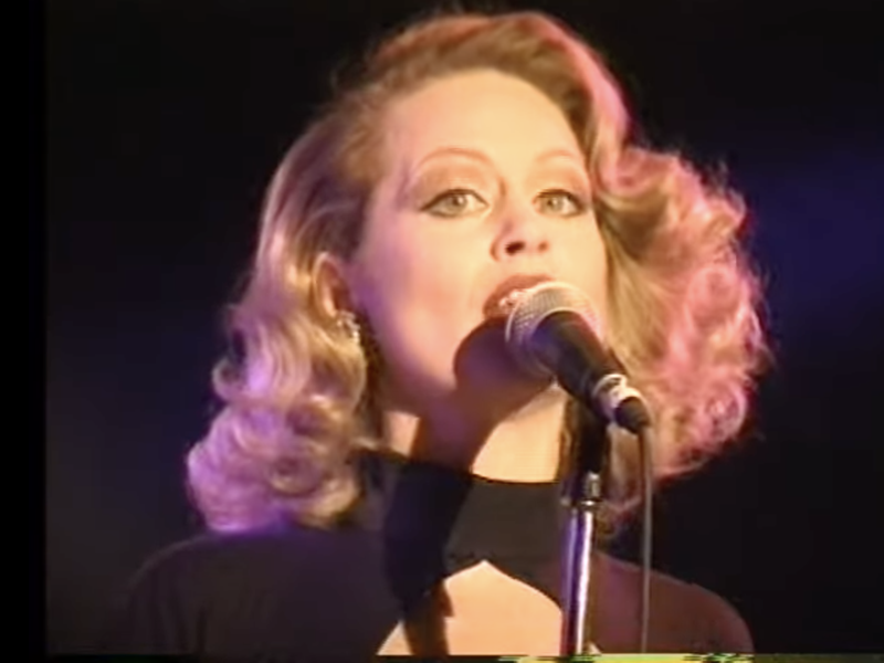 Beverly D'Angelo singing
