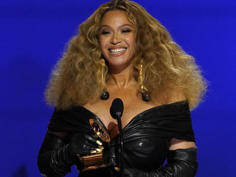 Beyoncé happy at the Grammys