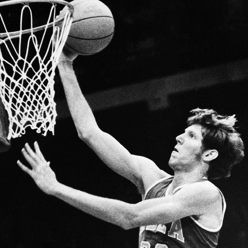 Bill Walton drives to basket