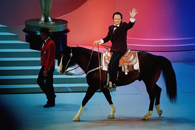 Billy Crystal on horse