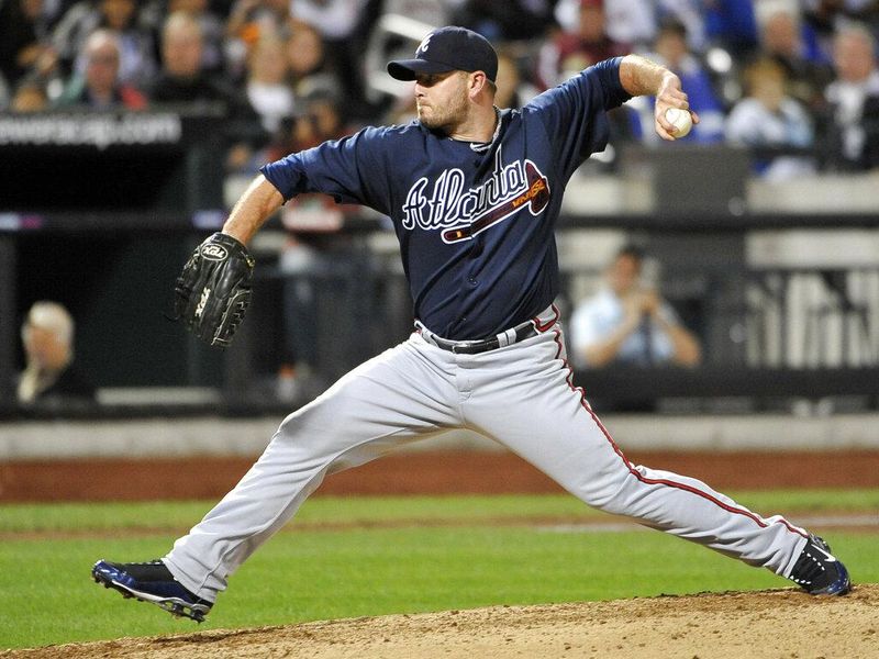 Billy Wagner pitching for Atlanta Braves