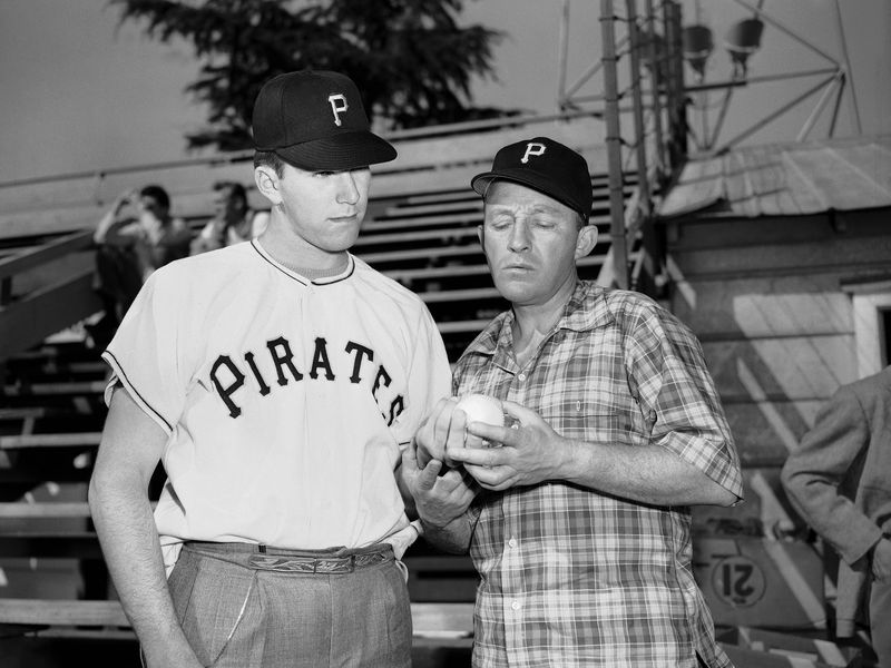 Bing Crosby sizes up pitching grip