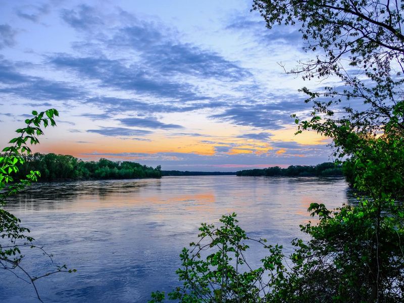 Blue sunset on Missouri River