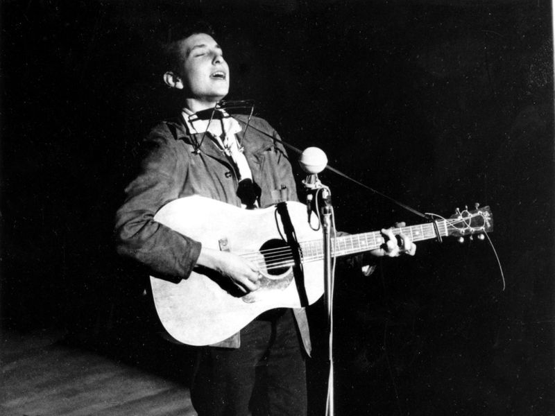 Bob Dylan performing in 1963