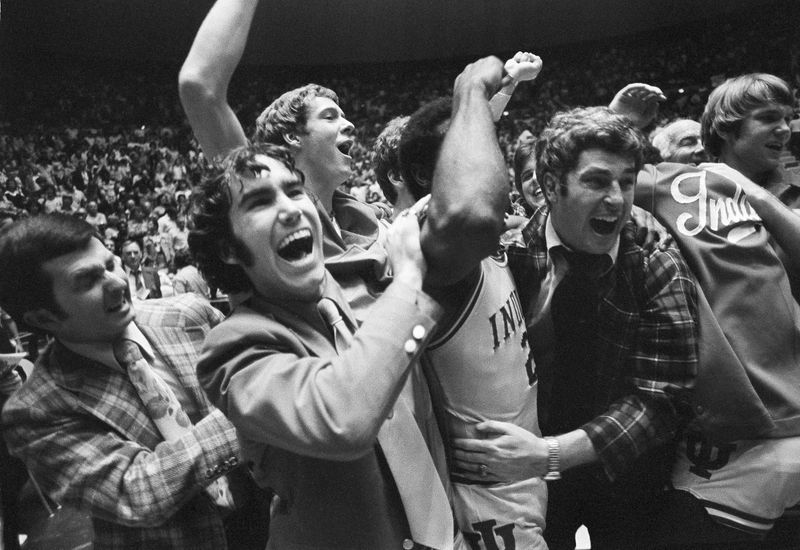 Bobby Knight celebrates with his Hoosiers team