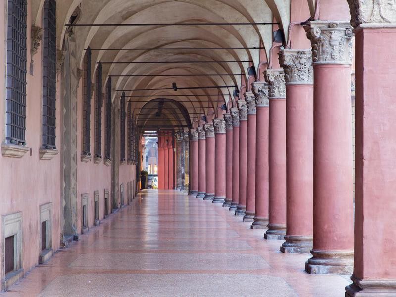 Bologna porticoes from Via Santo Stefano