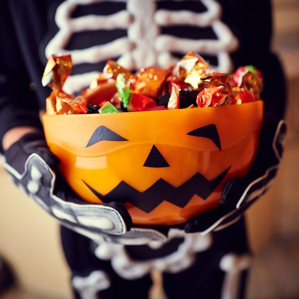 Top 10 Halloween Candy Sales Prove Which Treat Is Best