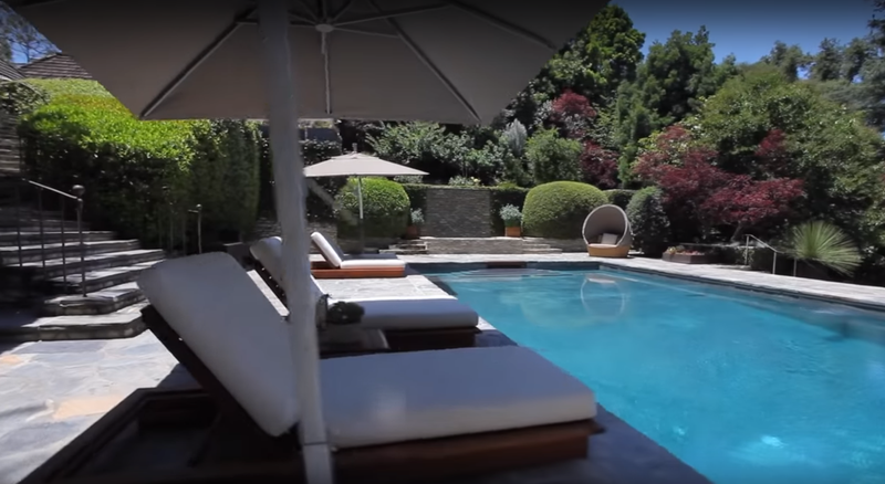 Brad Pitt and Jennifer Aniston used to own this pool
