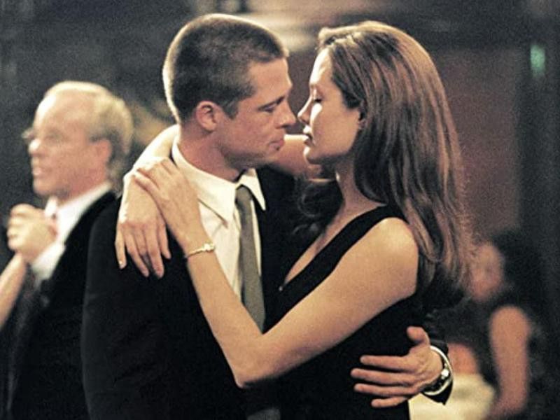 Brad Pitt & Angelina Jolie in Mr. & Mrs. Smith
