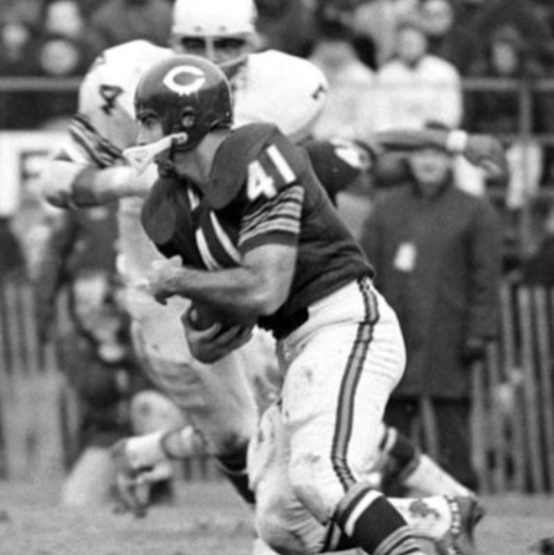 Brian Piccolo running with ball
