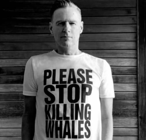 Bryan Adams with message