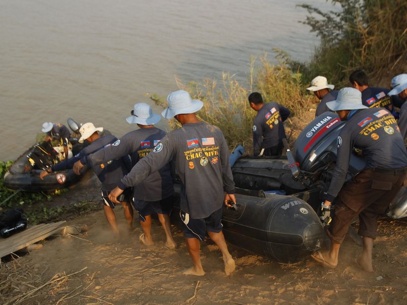Cambodia Mine Action Centre bomb divers