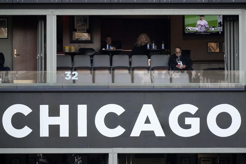 Chicago White Sox owner Jerry Reinsdorf watches against Houston Astros