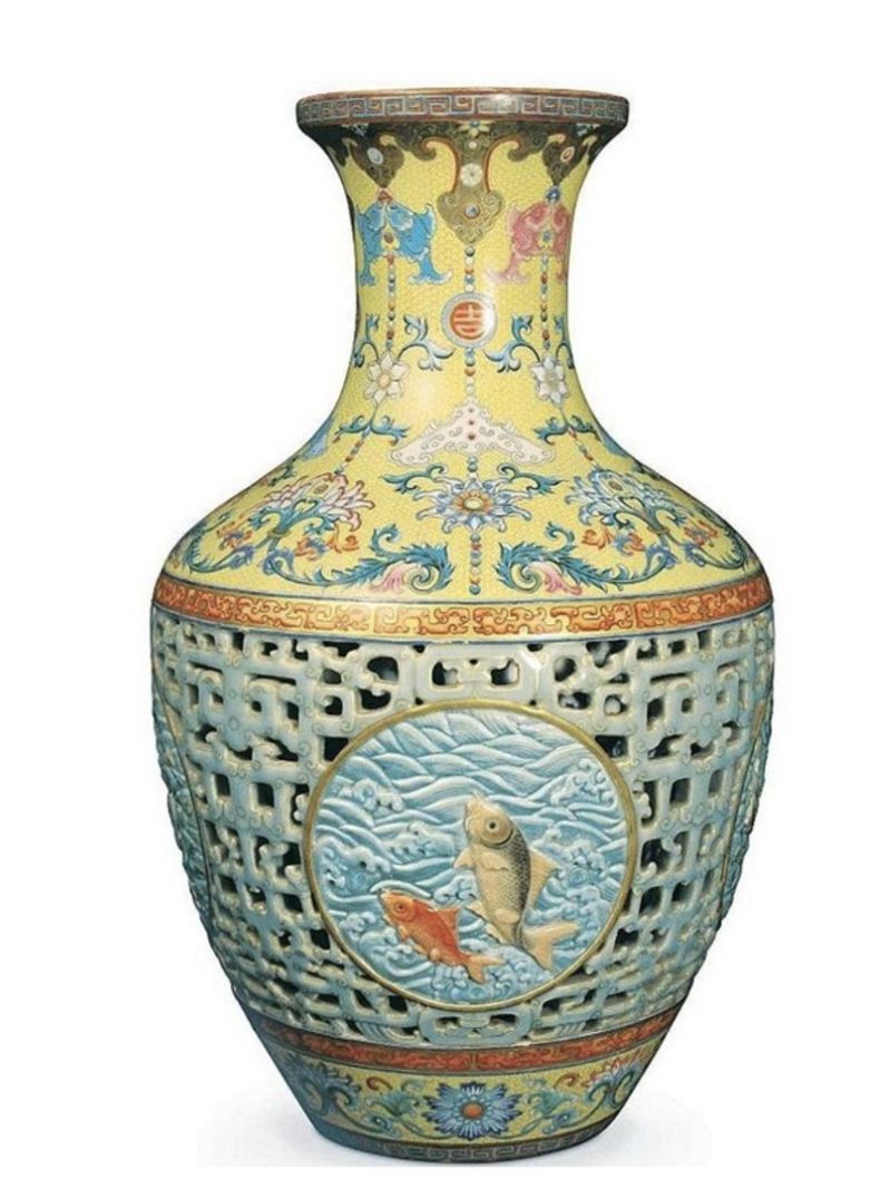 Chinese Jiqingyouyu Reticulated Vase