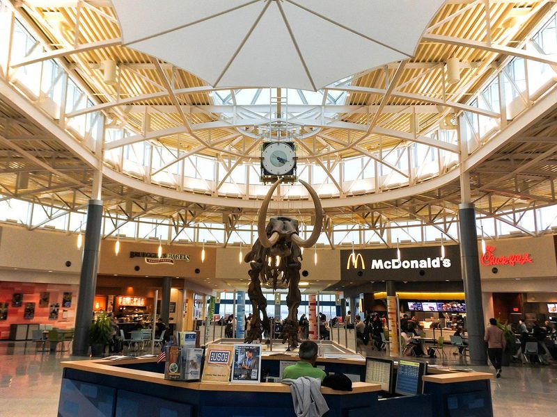Concourse B interior at Cincinnati/Northern Kentucky International Airport