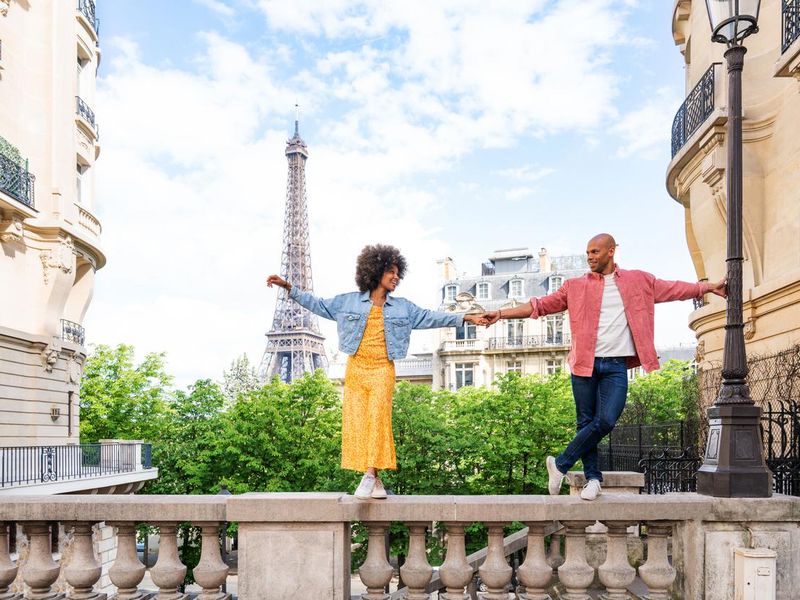 Couple visiting Paris