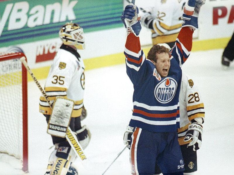 Craig Mactavish of the Edmonton Oilers