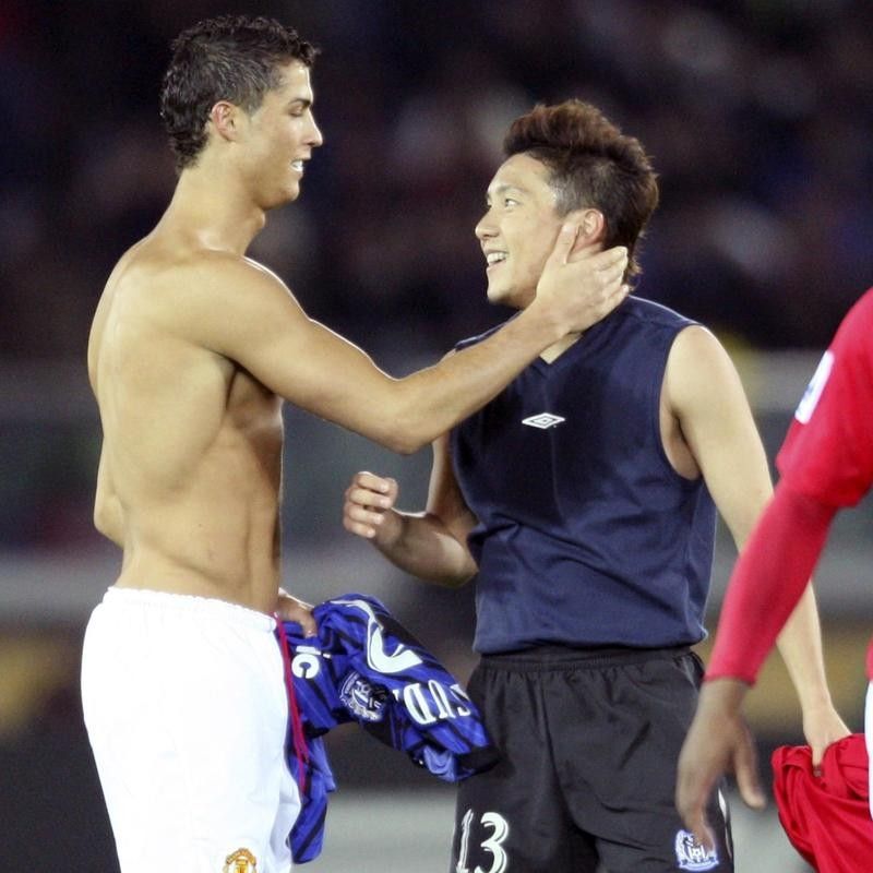 Cristiano Ronaldo exchanges jerseys with Michihiro of Japan