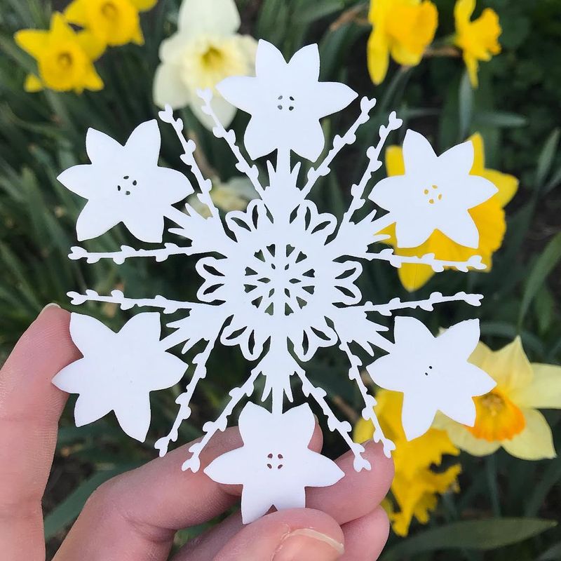 Daffodil snowflake art