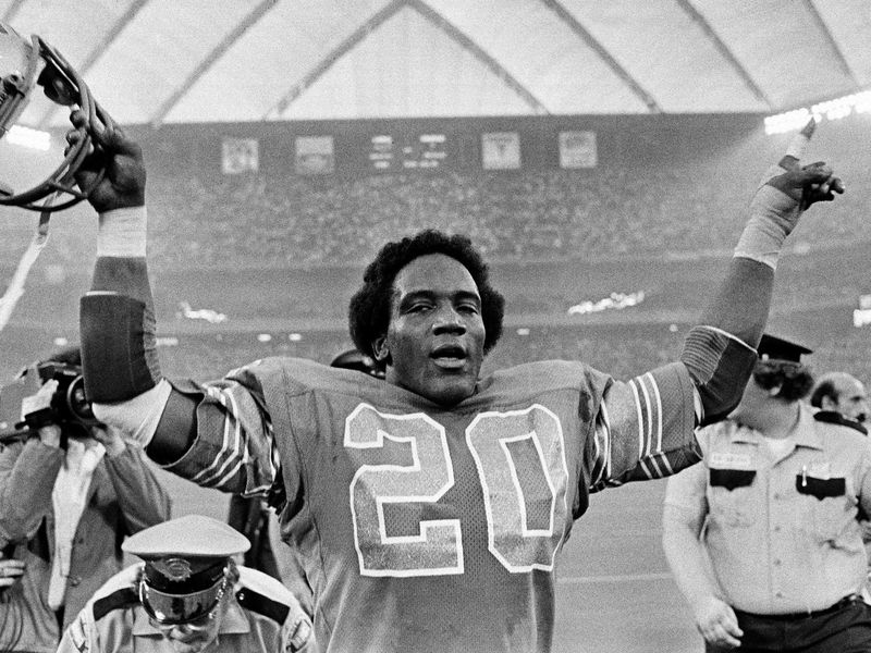 Detroit Lions running back Billy Sims waves to fans