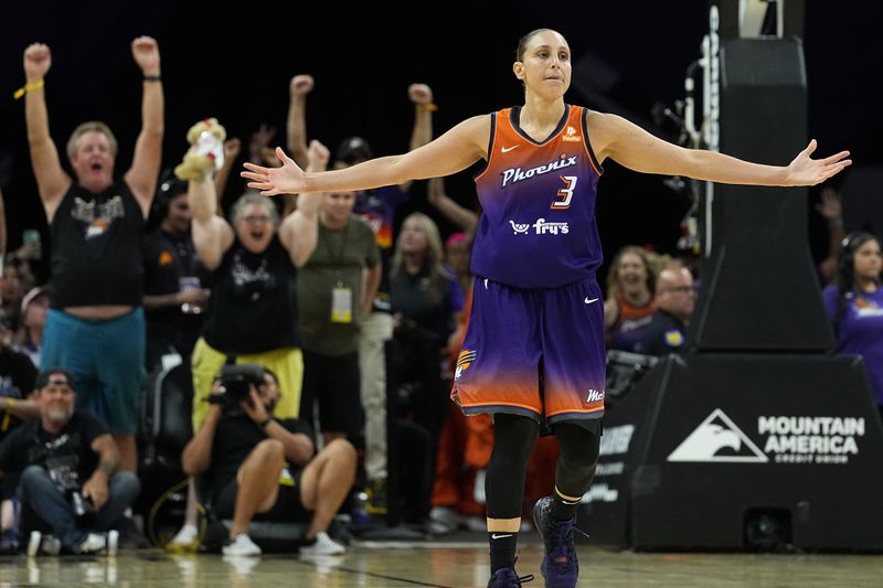 Diana Taurasi celebrates after making her 10,000th career point in the WNBA
