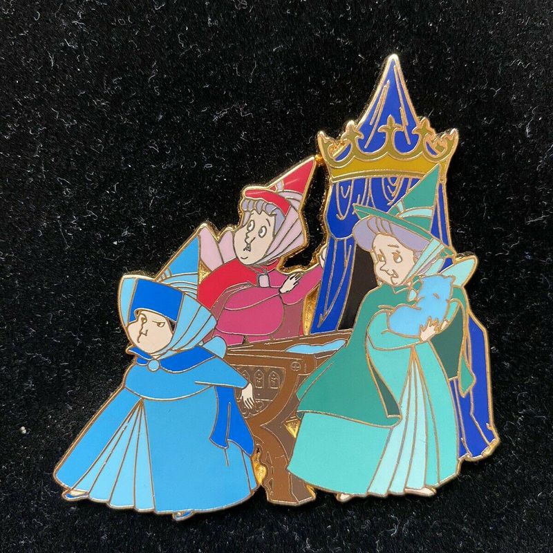 Queen of Hearts Yellow Crown Villain Disney Pin Character Hats Mystery Series