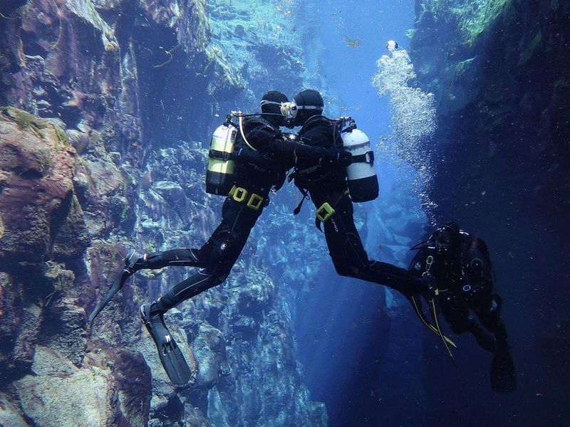 Diving Silfra fissure