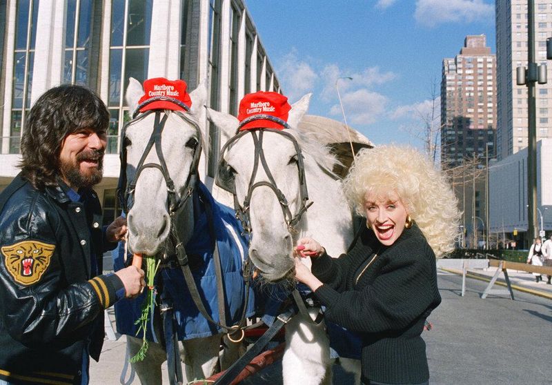 Dolly Parton, Randy Owen with draft horses of the food bank network Second Harvest