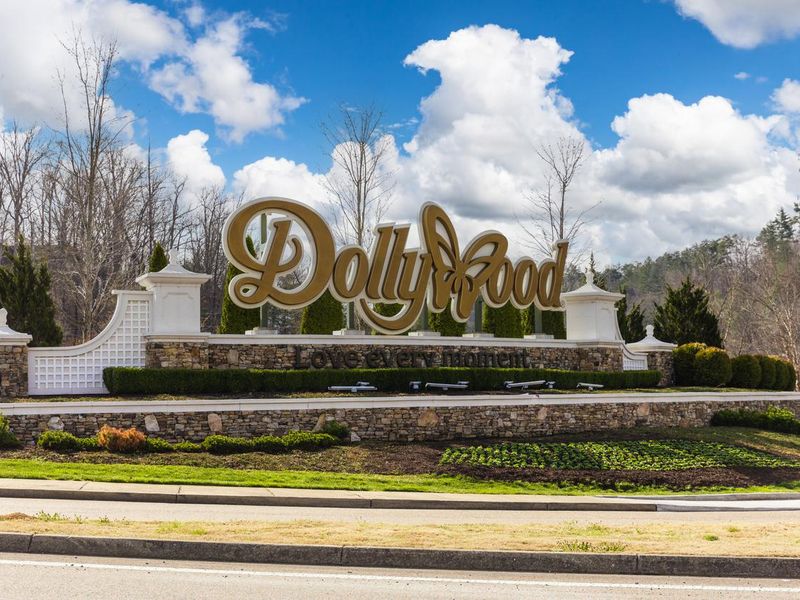 Dollywood sign near the entrance to the theme park in Pigeon Forge, TN.