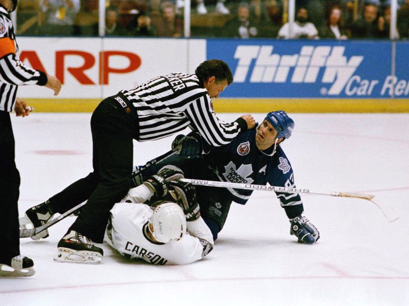 Doug Gilmour in fight with Jimmy Carson