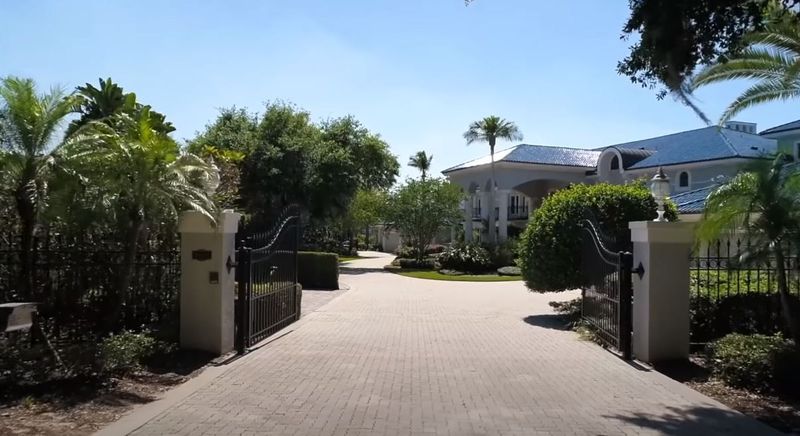 Driveway and gate at Shaq's house
