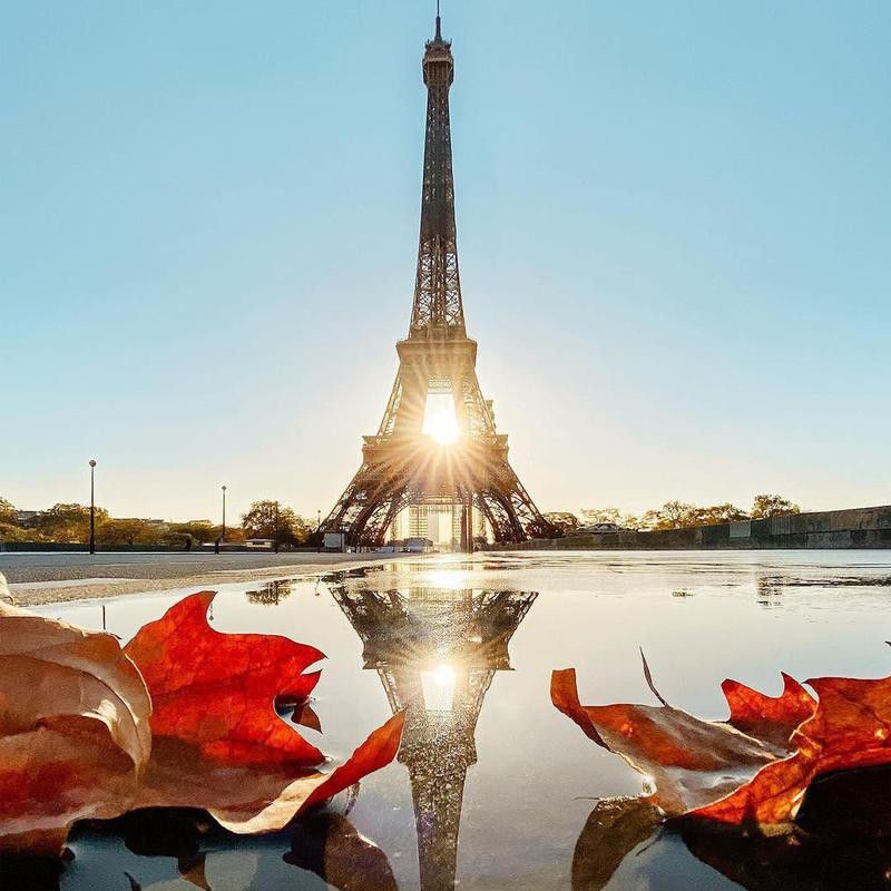 Eiffel tower reflection